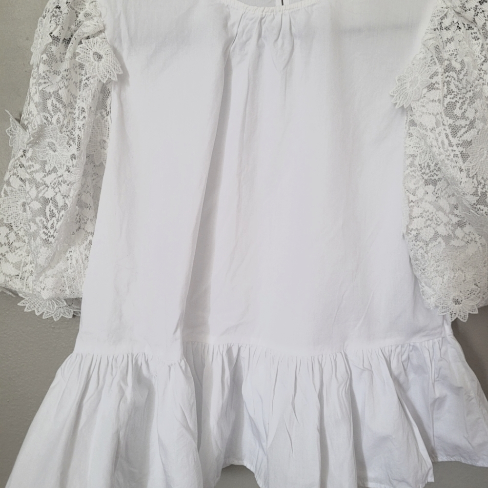 Zara top, XS white, with Lace Floral Sleeves